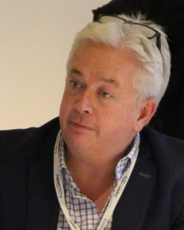 Portrait of Dr Julian Perry.
