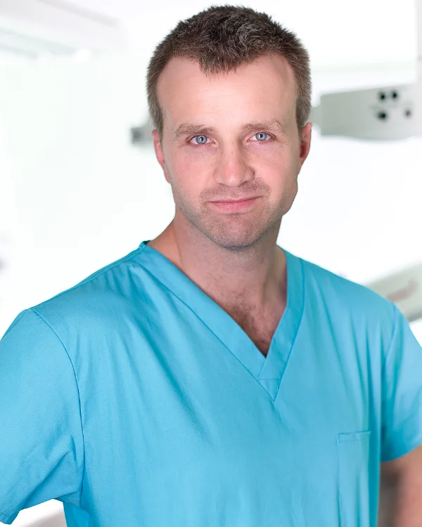 Portrait of Dr Julian Perry.